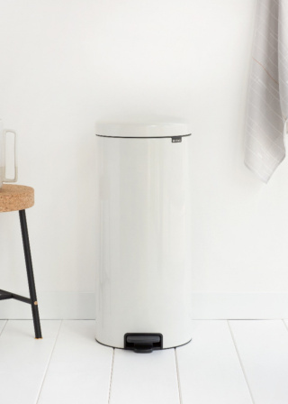 Kosz na śmieci 30 L Brabantia, samozamykająca klapa - wada w postaci wgniecenia