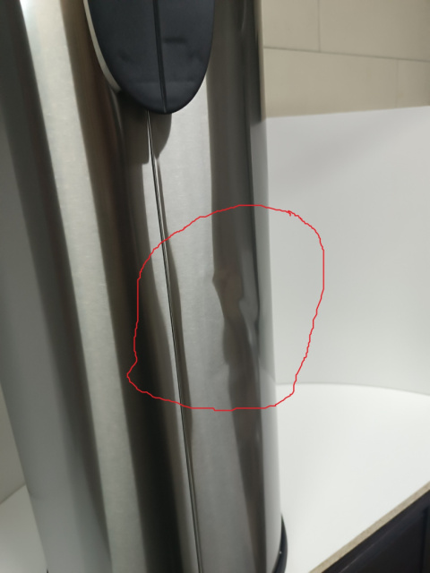 Kosz na śmieci, 30 L, samozamykająca klapa, 0twieranie na pedał, wada w postaci małego wgniecenia