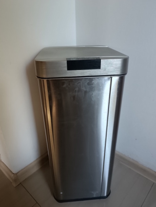 Kosz na śmieci z czujnikiem ruchu 60l Kitchen Move - Wada