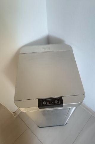 Kosz na śmieci z czujnikiem ruchu 60l Kitchen Move - Wada