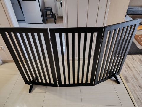 Barierka wolnostojąca dla dzieci i psów drewniana