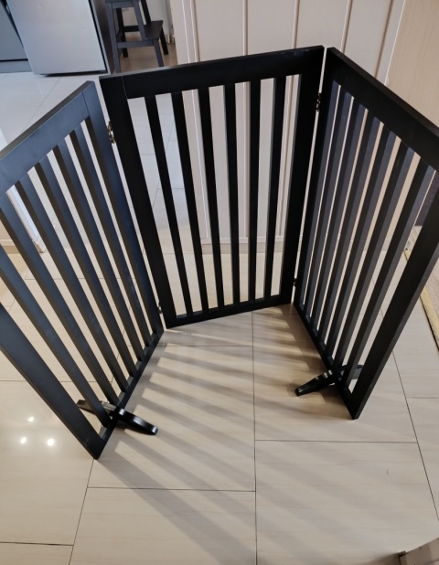 Barierka wolnostojąca dla dzieci i psów drewniana