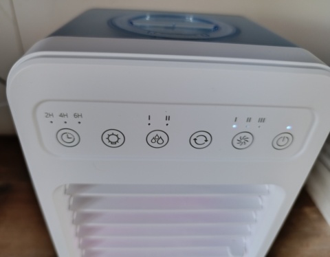 Klimatyzator przenośny obrotowy 180° 10 W model F2, kolorowe podświetlenie, USB