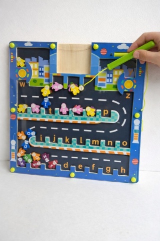 Magnetyczny Labirynt „Parking” – edukacyjna zabawka dla dzieci