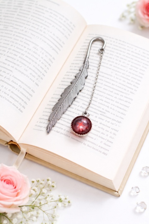 Metalowa zakładka do książki – pióro z zawieszką gwiezdną