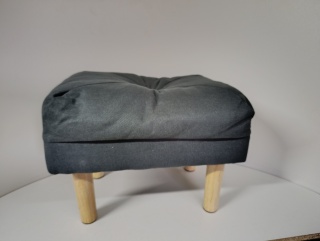 Pufa Tapicerowana – Elegancki Podnóżek w Kolorze Grafitowym 40x30x30 cm