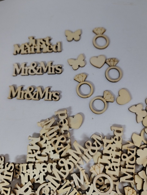 Drewniane Dekoracje Ślubne – Zestaw Konfetti (Just Married, Mr&Mrs, Serduszka, Obrączki