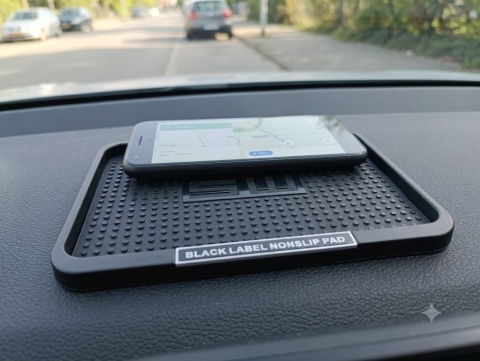 Podkładka mata antypoślizgowa do samochodu na deskę na telefon 16,5x11,5 cm