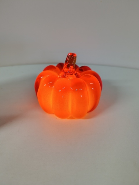 Podświetlana Figurka Dyni – Klimatyczna Dekoracja na Halloween Dynia