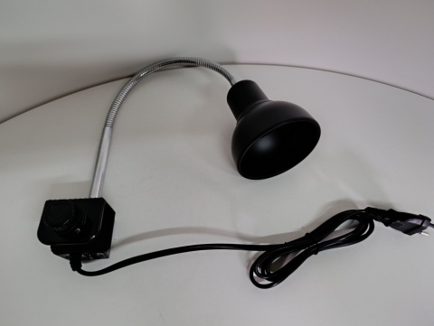 Zestaw Terrarystyczny: Profesjonalna Lampa „Lampe Tortue” + 2 Żarówki Halogenowe 25W