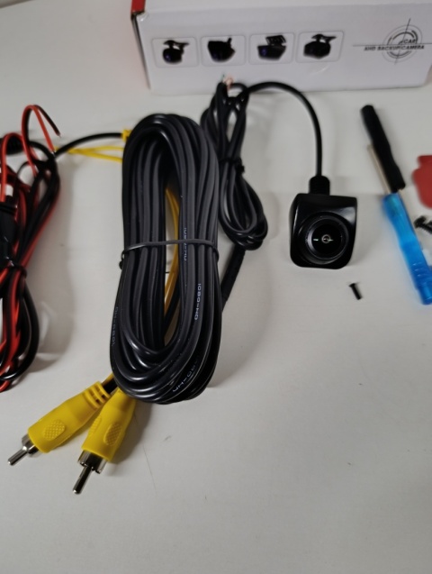 Kamera Cofania Samochodowa AHD 1080P – Zestaw z Okablowaniem i Akcesoriami