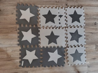 Mata piankowa puzzle dla dzieci 30x30 cm – Gwiazdki (Szaro-Biała)
