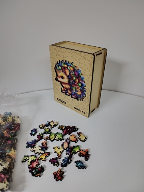 PUZZLE DREWNIANE JEŻ W DREWNIANYM PUDEŁKU