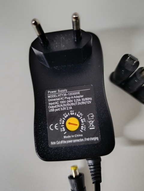 Zasilacz sieciowy Uniwersalny AC 3V-12V 40W + Zestaw wtyków jack + USB