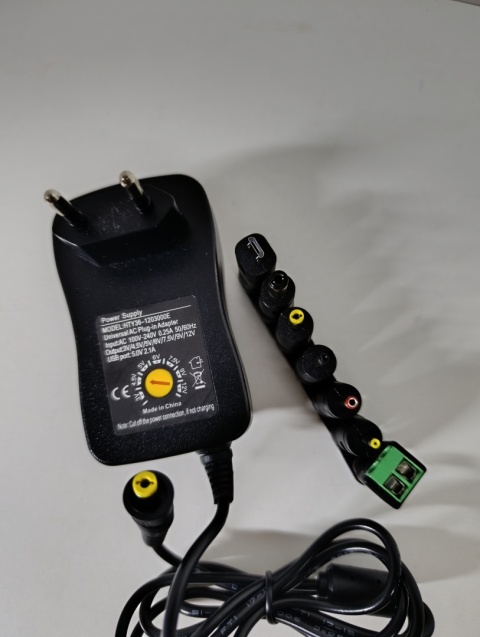 Zasilacz sieciowy Uniwersalny AC 3V-12V 40W + Zestaw wtyków jack + USB