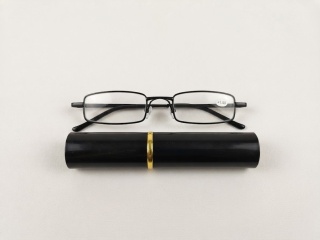 Eleganckie okulary korekcyjne +1,5 / +1.50 z etui – Wąskie, czarne, klasyczne