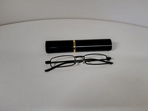 Eleganckie okulary korekcyjne +1,5 / +1.50 z etui – Wąskie, czarne, klasyczne