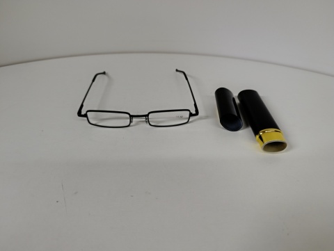 Eleganckie okulary korekcyjne +1,5 / +1.50 z etui – Wąskie, czarne, klasyczne