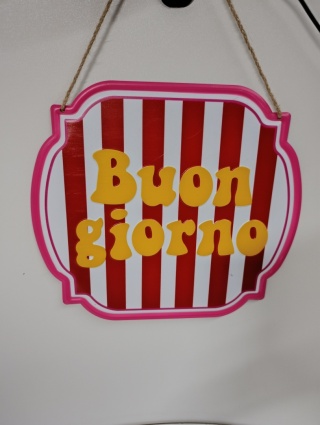 Metalowy szyld dekoracyjny „Buon Giorno” w stylu retro – ozdoba ścienna, tabliczka na sznurku