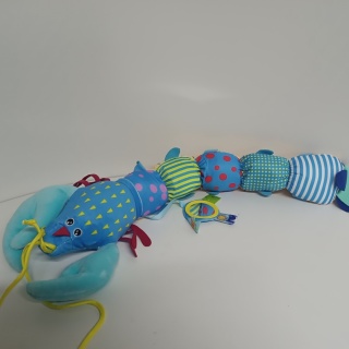 Zabawka sensoryczna dla dzieci, pluszowa, antystresowa, grająca, kolorowy krab