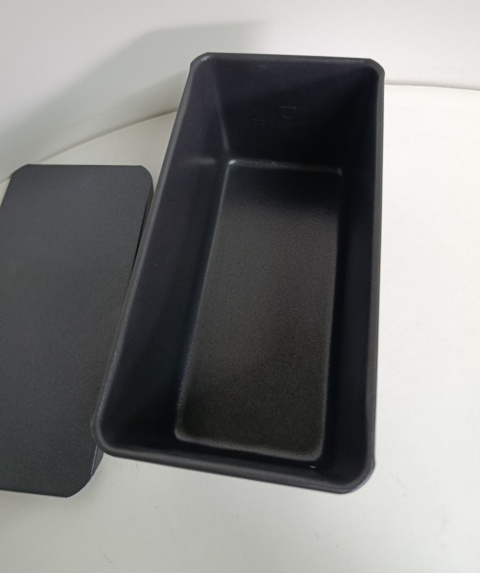 Czarny metalowy pojemnik na pieczywo, chlebak 23x12 cm z pokrywką