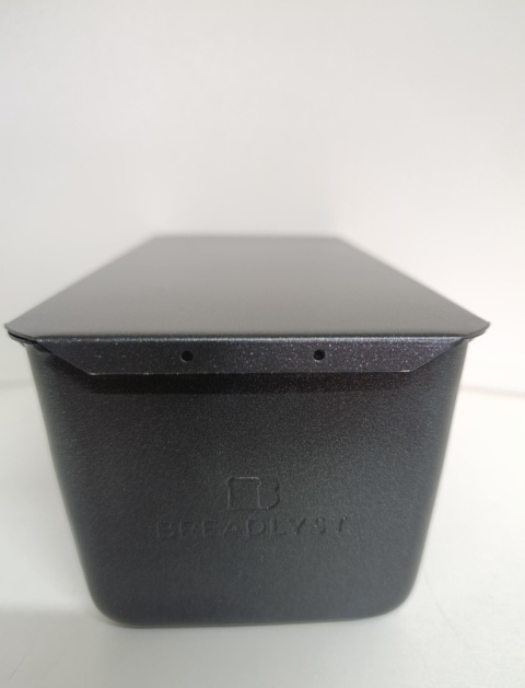 Czarny metalowy pojemnik na pieczywo, chlebak 23x12 cm z pokrywką