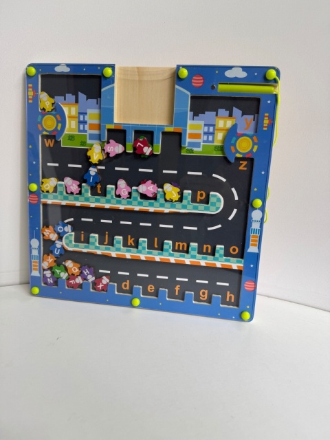 Magnetyczny Labirynt „Parking” – edukacyjna zabawka dla dzieci