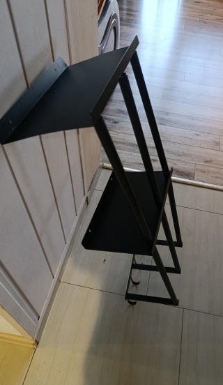 Półka ścienna metalowa wisząca czarna klasyczna 85 cm