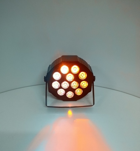 Lampa sceniczna reflektor sceniczny na akumulator + pilot brak zasilacza