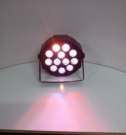 Lampa sceniczna reflektor sceniczny na akumulator + pilot brak zasilacza