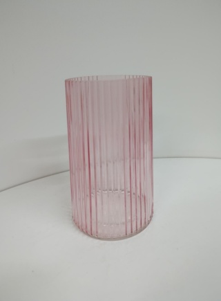 Elegancki różowy wazon ze żłobionego szkła – 20 cm