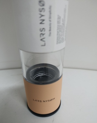 LARS NYSØM MŁYNEK RĘCZNY SÓL LUB PIEPRZ CERAMICZNY REGULOWANY