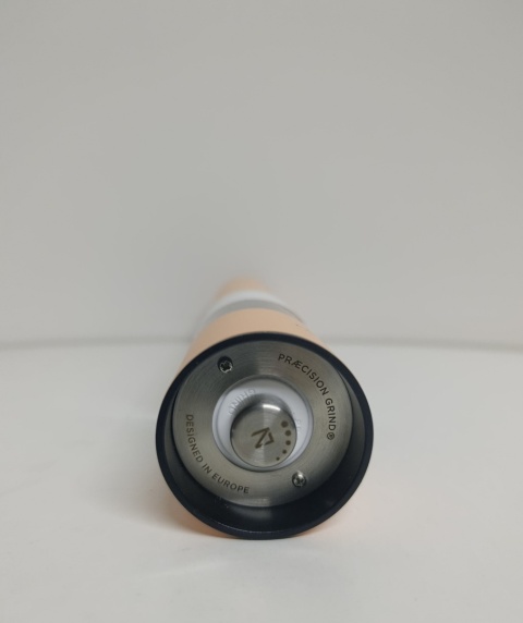 LARS NYSØM MŁYNEK RĘCZNY SÓL LUB PIEPRZ CERAMICZNY REGULOWANY