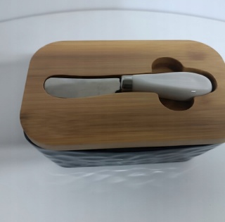 Maselniczka ceramiczna z pokrywką drewnianą Czarna prostokatna z nożykiem