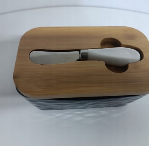 Maselniczka ceramiczna z pokrywką drewnianą Czarna prostokatna z nożykiem