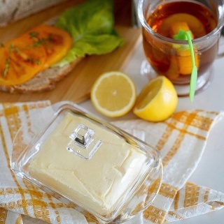 SZKLANA MASELNICZKA Z POKRYWKĄ maselnica Tadar pojemnik na masło