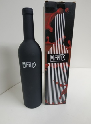 ZESTAW DO WINA W ETUI W FORMIE BUTELKI - opakowanie prezentowe. akcesoria do wina