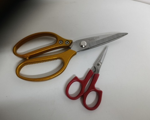 Nożyczki Zestaw nożyczek Hui-Tong – 2 sztuki w etui | precyzyjne, ostre, uniwersalne