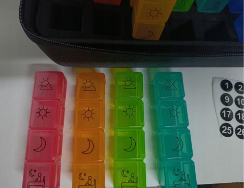 Glamgen Miesięczny organizer na tabletki leki 4 razy dziennie etui