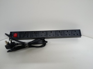 Listwa zasilająca – model DFUW-7107N | 7 gniazd UK | 2500W | 13A