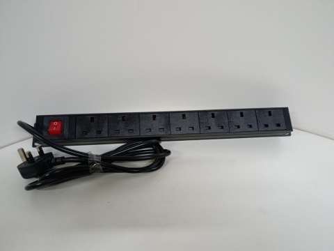 Listwa zasilająca – model DFUW-7107N | 7 gniazd UK | 2500W | 13A