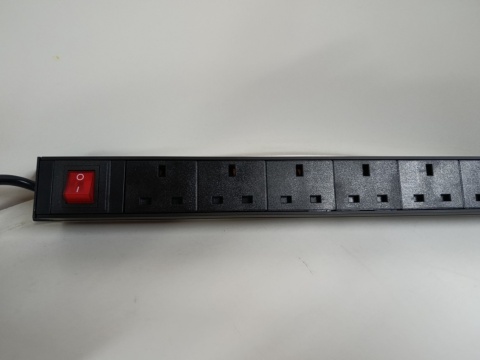 Listwa zasilająca – model DFUW-7107N | 7 gniazd UK | 2500W | 13A