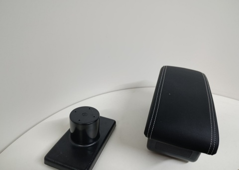 PODŁOKIETNIK SAMOCHODOWY ZE SCHOWKIEM - CZARNY Uniwersalny -Stabilny