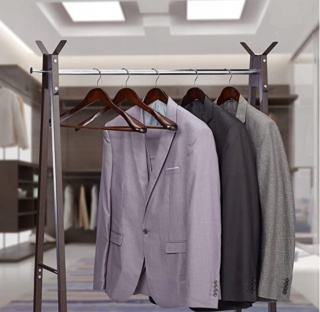 Zestaw wieszaków 4 szt wieszaki drewniane brązowe na garnitur Relaxdays