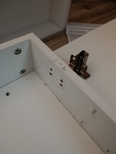 2-drzwiowa szafka z lustrem Relaxdays biała uszkodzone zawiasy