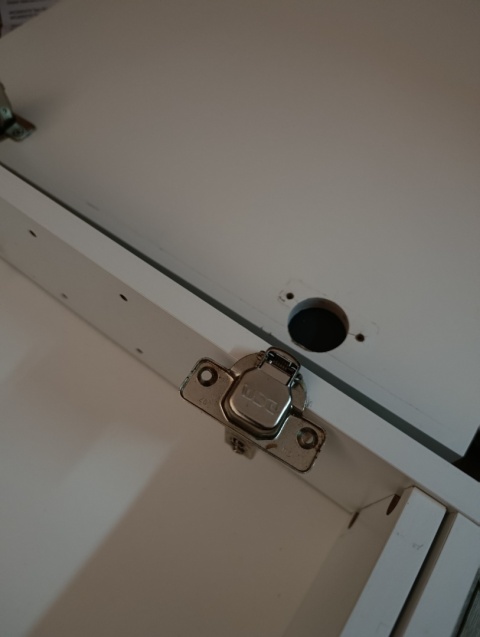 2-drzwiowa szafka z lustrem Relaxdays biała uszkodzone zawiasy