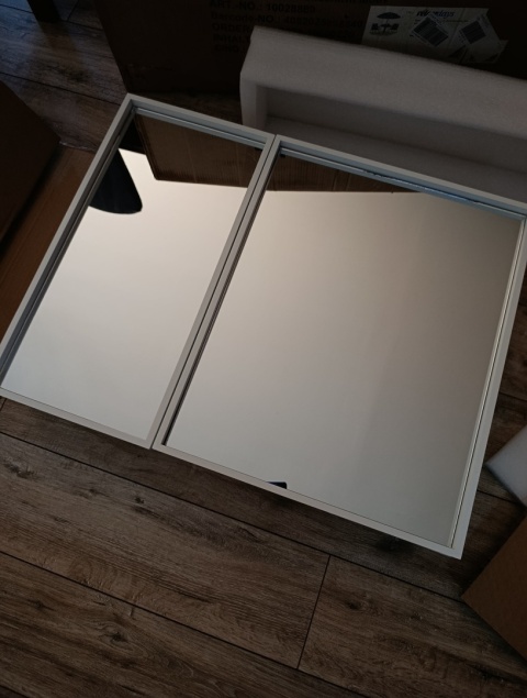 2-drzwiowa szafka z lustrem Relaxdays biała uszkodzone zawiasy