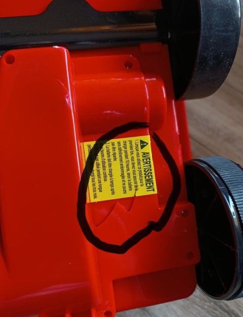 ELEKTRYCZNY POCIĄG DLA DZIECI Z TOREM 220 CM KOLEJKA uszkodzenie