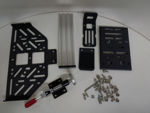 Uchwyt biurkowy (Desk Mount Clamp) do kierownicy gamingowej komputerowej - brak części śrubek montażowych