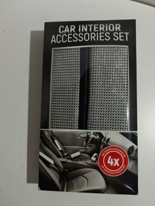 Nakładki na pasy Zestaw 4 x nakładek do wnętrza samochodu